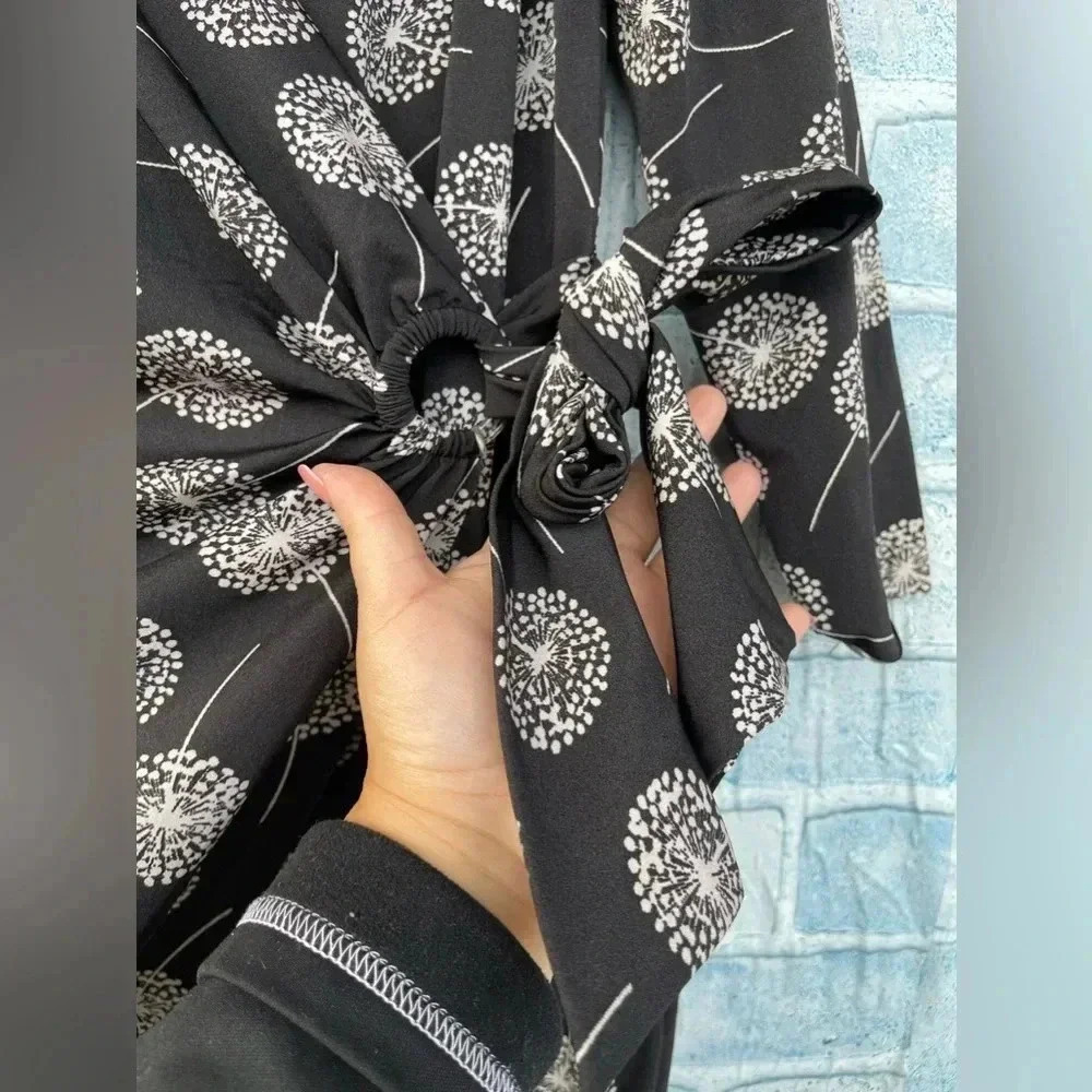 CHIARA BONI LA PETITE ROBE Abstract
Dandelion Flowers Pattern wrap dress 42/6 - Picture 7 of 14